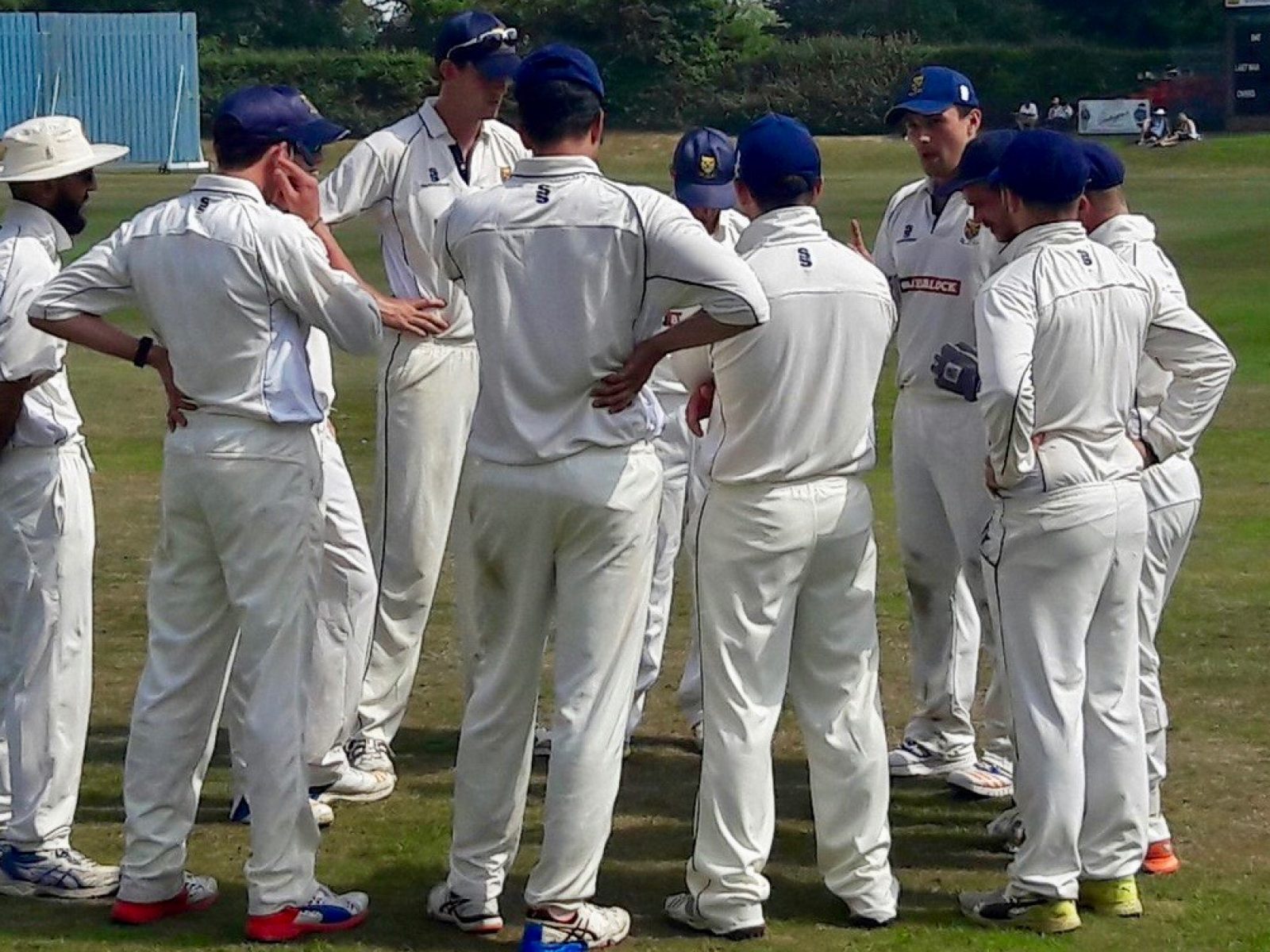 Steve-Leach-the-captain-talks-to-the-Shropshire-side-during-the-match-against-Herefordshire-at-Whitchurch